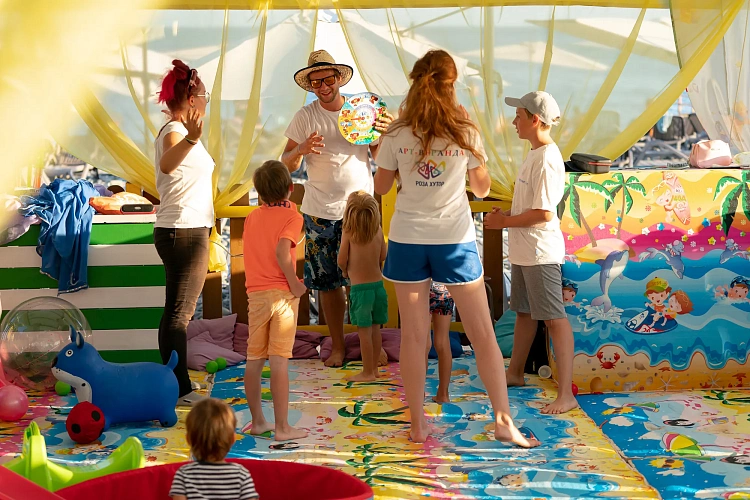 Морской пляж курорта Роза Хутор откроется 1 июня, фото 4 - круглогодичный курорт «Роза Хутор»