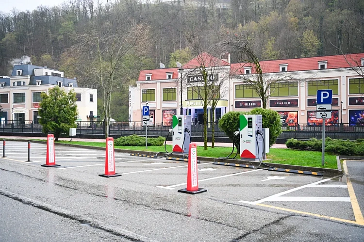 На курорте «Роза Хутор» заработал зарядный минихаб для электромобилей от оператора Green Drive , фото 1 - круглогодичный курорт «Роза Хутор»