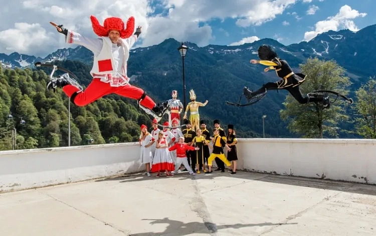 «Кавказские пленники» - театральная премьера на фоне гор, фото 7 - круглогодичный курорт «Роза Хутор»