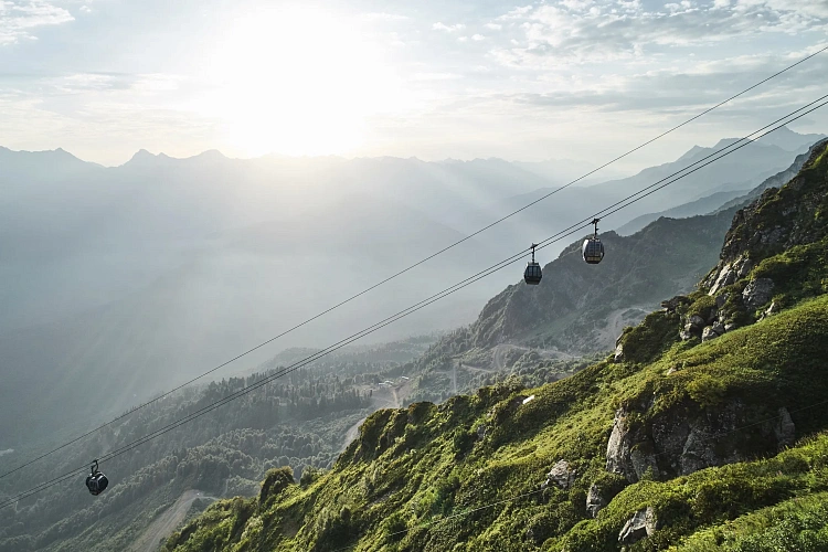 Роза Хутор объявил график работы канатных дорог в межсезонье, фото 2 - круглогодичный курорт «Роза Хутор»