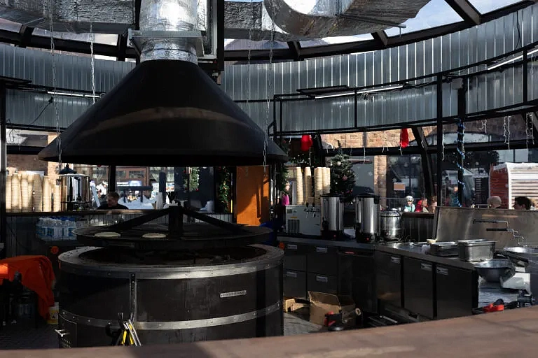 Гриль-бар «Жаровня», фото 2 - круглогодичный курорт «Роза Хутор»