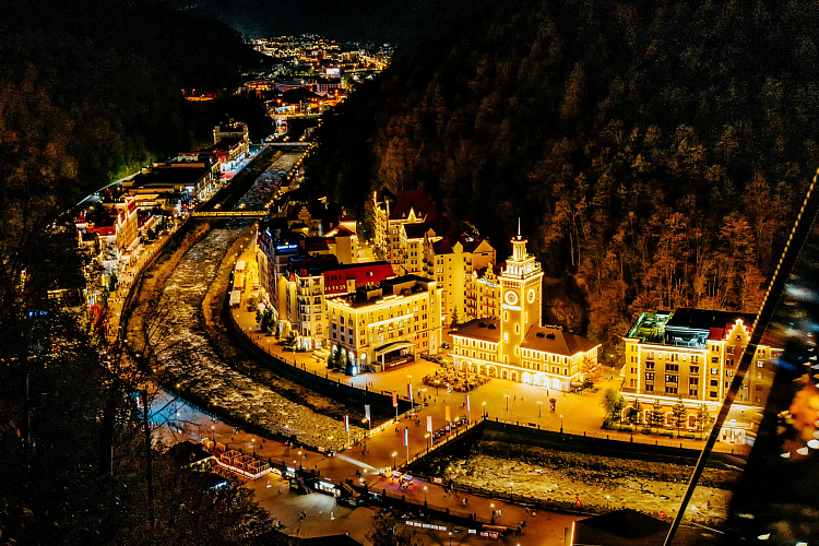 Марафон Дедов Морозов, счастливая кабинка и народное караоке: «Роза Хутор» представил программу новогодних праздников, фото 8 - круглогодичный курорт «Роза Хутор»