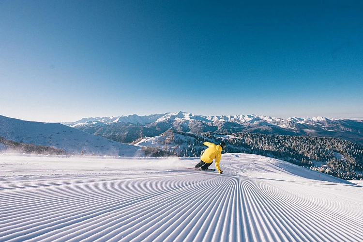 Все трассы курортов горного кластера Сочи доступны  с единым ски-пассом, фото 2 - круглогодичный курорт «Роза Хутор»