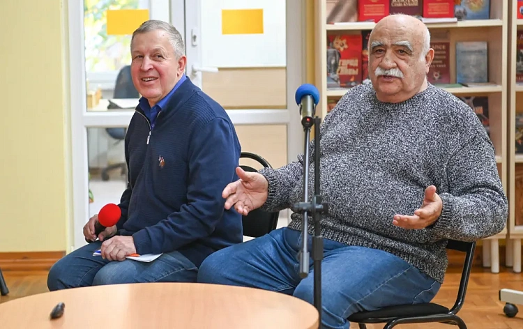 «Роза Хутор» передал в библиотеки Сочи каталог исторических фотографий, фото 1 - круглогодичный курорт «Роза Хутор»