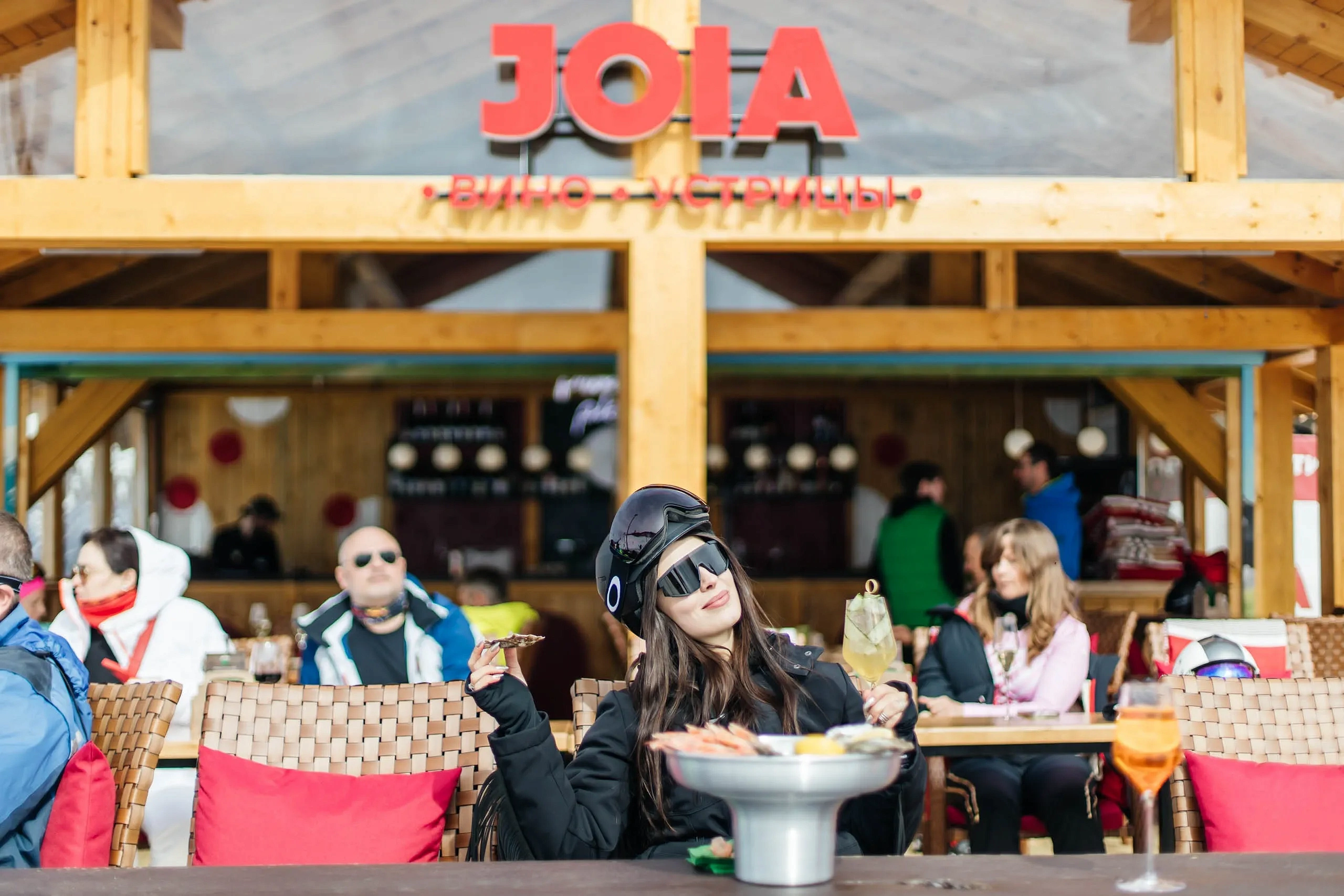 Dj-set в баре JOIA, фото 3 - круглогодичный курорт «Роза Хутор»