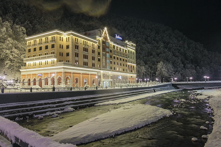 Radisson Rosa Khutor вновь стал «Лучшим горнолыжным отелем России» по итогам премии Russian Hospitality Awards, фото 1 - круглогодичный курорт «Роза Хутор»