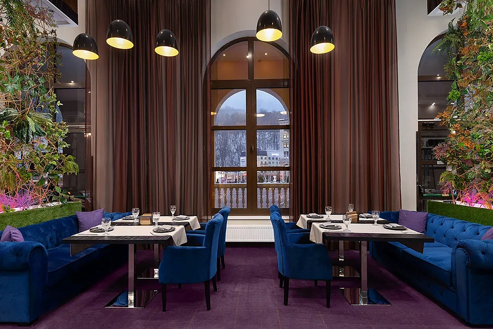 Ресторан Black Bar & Grill, фото 1 - круглогодичный курорт «Роза Хутор»