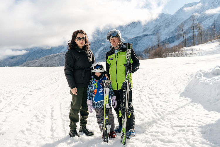 Когда спорт становится терапией: на «Роза Хутор» детям с ограниченными возможностями помогают горные лыжи, фото 3 - круглогодичный курорт «Роза Хутор»