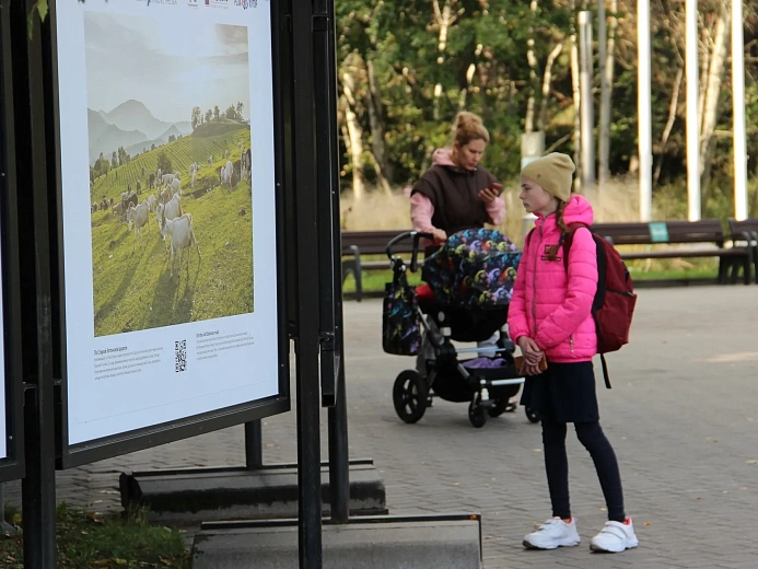 Выставка из цикла «Путешествуйте дома», посвященная курорту Роза Хутор, открылась в парке Кузьминки-Люблино в Москве, фото 2 - круглогодичный курорт «Роза Хутор»