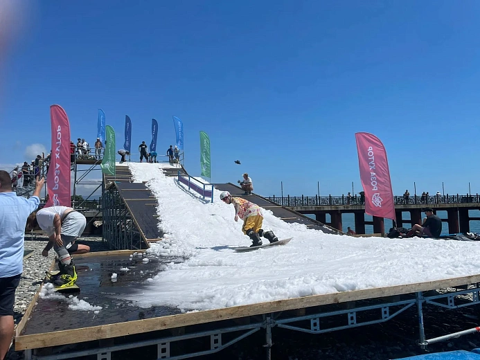 На морском пляже курорта успешно завершились соревнования по джиббингу, фото 2 - круглогодичный курорт «Роза Хутор»
