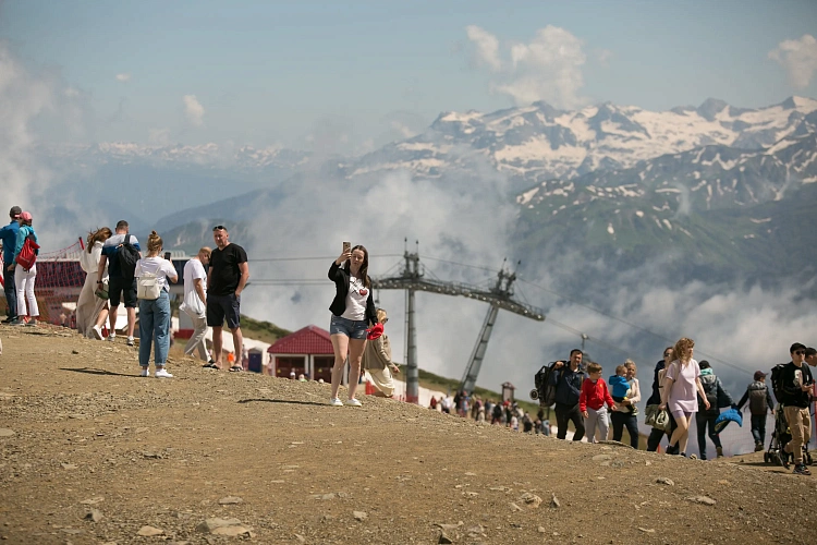Обзорная площадка Роза Пик курорта «Роза Хутор» вошла в пятерку крупнейших в России , фото 1 - круглогодичный курорт «Роза Хутор»