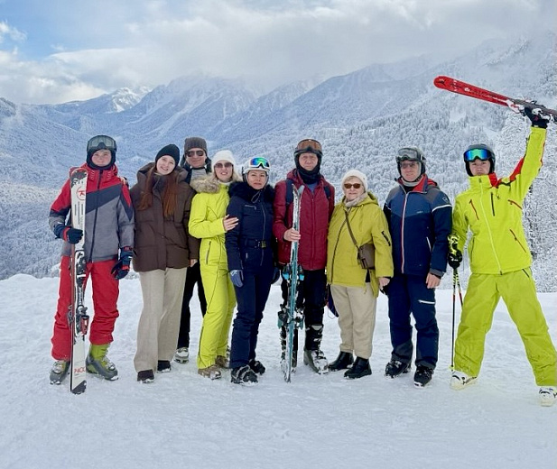 Жених на лыжах: семья Голубиных отпраздновала золотую свадьбу на склонах «Роза Хутор», фото 1 - круглогодичный курорт «Роза Хутор»