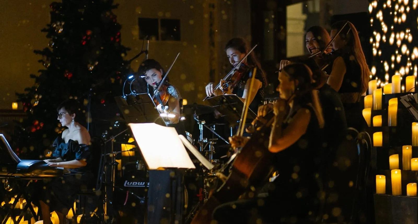 Волшебный свет Рождества. Lumisfera и 5000 свечей, фото 1 - круглогодичный курорт «Роза Хутор»