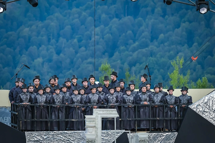 Состоялась премьера оперы «Пиковая дама» на высоте 1050 метров над уровнем моря, фото 2 - круглогодичный курорт «Роза Хутор»