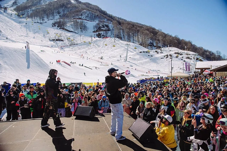 На «Роза Хутор» завершился Quiksilver New Star Camp 2023: 7000 гостей, 13 концертов, 9 контестов , фото 5 - круглогодичный курорт «Роза Хутор»