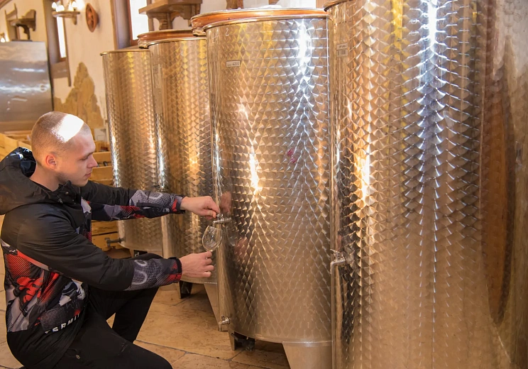 Кубанское вино «Моей России», фото 3 - круглогодичный курорт «Роза Хутор»