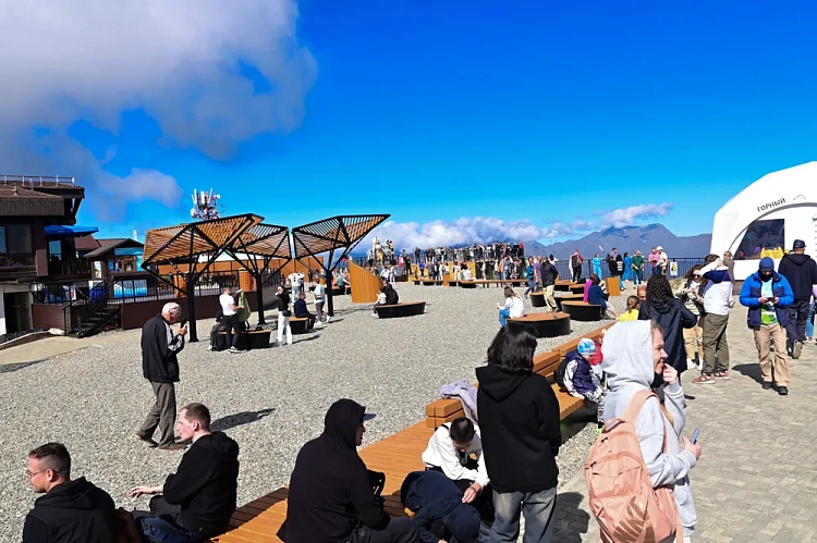 Обновили лучшую обзорную площадку горного кластера Сочи - Роза Пик, фото 4 - круглогодичный курорт «Роза Хутор»