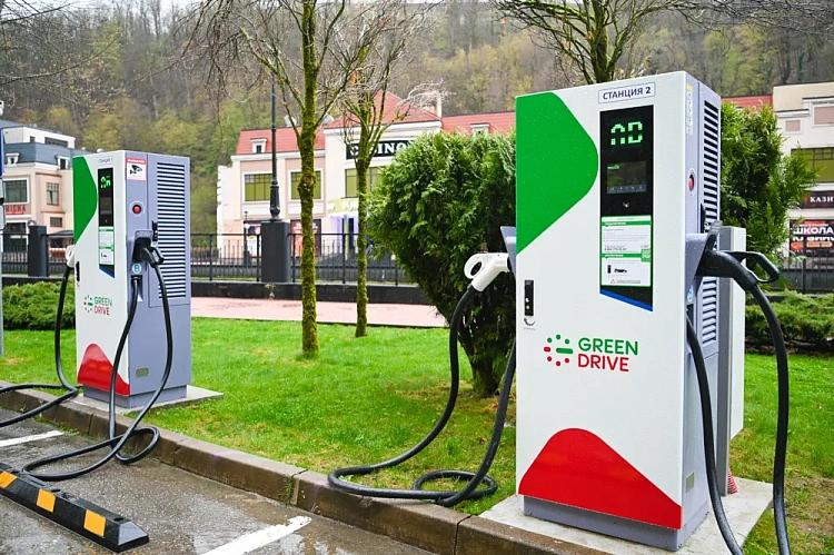 На курорте «Роза Хутор» заработал зарядный минихаб для электромобилей от оператора Green Drive , фото 2 - круглогодичный курорт «Роза Хутор»