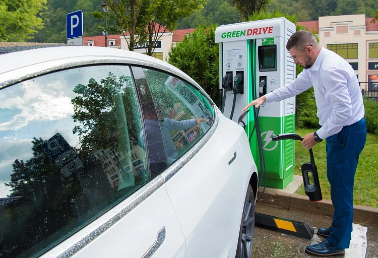 Первая электрозаправочная станция в Сочи открылась на курорте Роза Хутор, фото 3 - круглогодичный курорт «Роза Хутор»