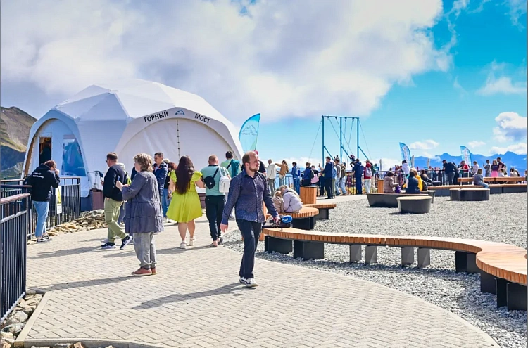 Обзорная площадка Роза Пик курорта «Роза Хутор» вошла в пятерку крупнейших в России , фото 2 - круглогодичный курорт «Роза Хутор»