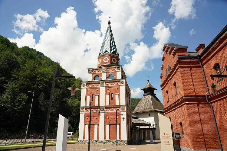 Глава Сочи Алексей Копайгородский посетил комплекс «Моя Россия» курорта Роза Хутор, фото 2 - круглогодичный курорт «Роза Хутор»