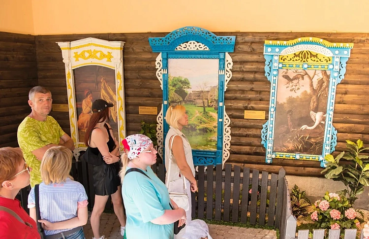 Выставка старинных резных наличников открылась в этнографическом комплексе «Моя Россия», фото 4 - круглогодичный курорт «Роза Хутор»