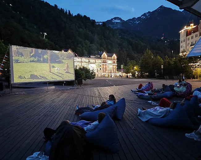 Кино в горах, фото 2 - круглогодичный курорт «Роза Хутор»