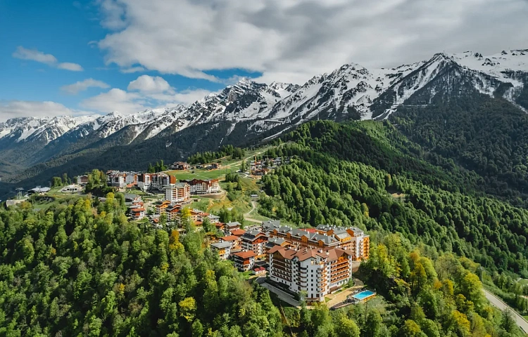 Около миллиона гостей посетили курорт «Роза Хутор» в летнем сезоне 2023 года, фото 1 - круглогодичный курорт «Роза Хутор»