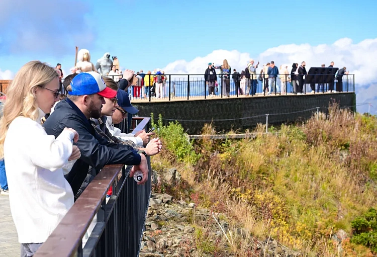 Обновили лучшую обзорную площадку горного кластера Сочи - Роза Пик, фото 2 - круглогодичный курорт «Роза Хутор»