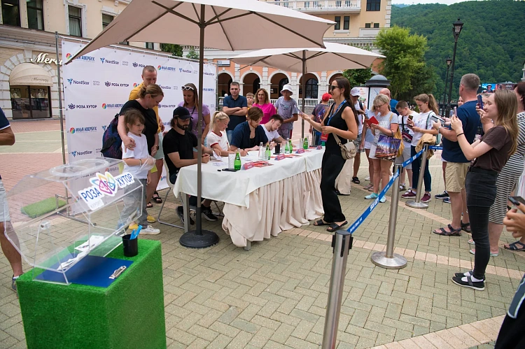 Знаменитые фигуристы провели автограф-сессию на курорте «Роза Хутор» , фото 4 - круглогодичный курорт «Роза Хутор»