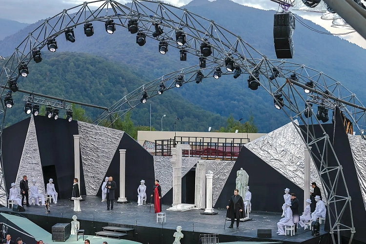 Состоялась премьера оперы «Пиковая дама» на высоте 1050 метров над уровнем моря, фото 3 - круглогодичный курорт «Роза Хутор»