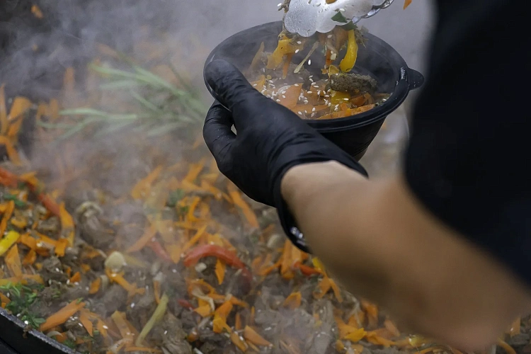 Круглый стол с участием лучших шеф-поваров Юга России и концерт группы Меджикул - на Гастрофесте «Роза Хутор»  , фото 5 - круглогодичный курорт «Роза Хутор»