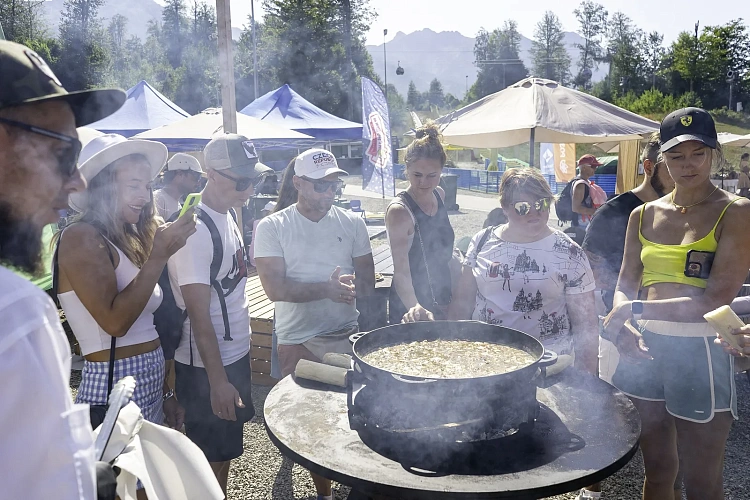 Круглый стол с участием лучших шеф-поваров Юга России и концерт группы Меджикул - на Гастрофесте «Роза Хутор»  , фото 1 - круглогодичный курорт «Роза Хутор»