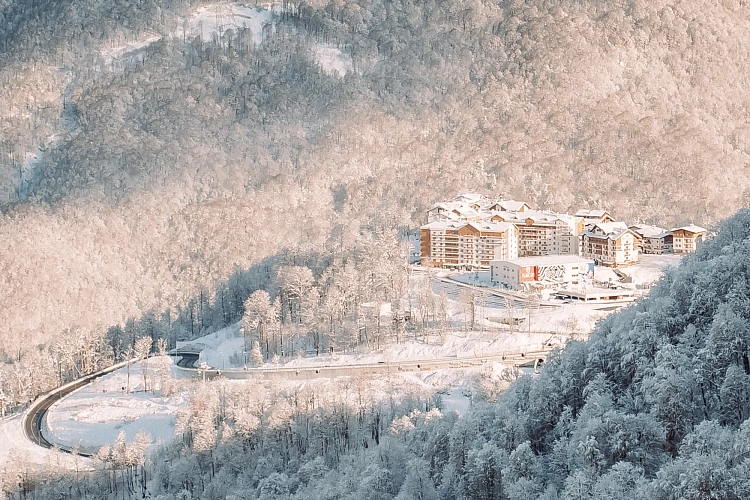 «Роза Хутор» предлагает бронировать отдых через сайты курорта и его отелей, фото 1 - круглогодичный курорт «Роза Хутор»