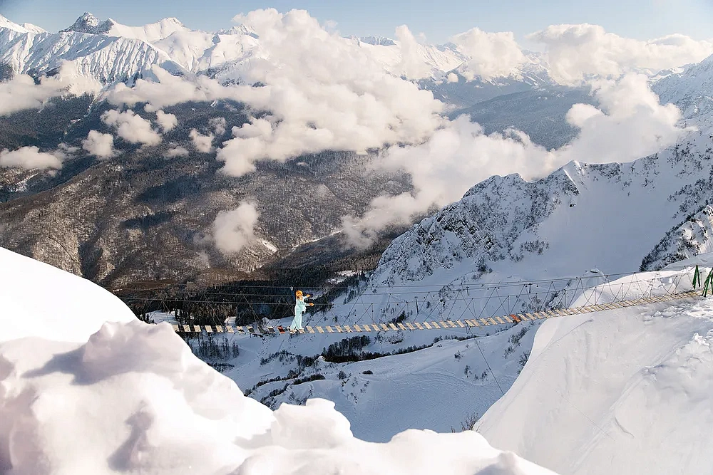 Подвесной мост, фото 2 - круглогодичный курорт «Роза Хутор»
