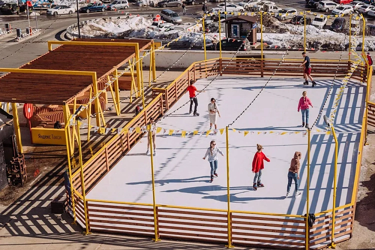Бесплатный 200-метровый каток на высоте более 1000 метров над уровнем моря, фото 3 - круглогодичный курорт «Роза Хутор»