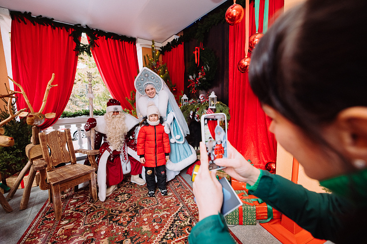 Марафон Дедов Морозов, счастливая кабинка и народное караоке: «Роза Хутор» представил программу новогодних праздников, фото 4 - круглогодичный курорт «Роза Хутор»