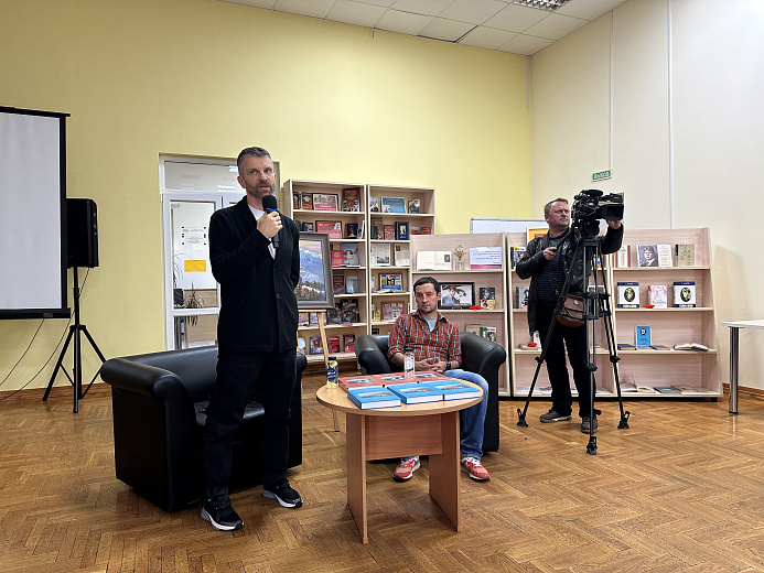 Курорт «Роза Хутор» передал в дар библиотекам Сочи книги по истории горного Причерноморья, фото 3 - круглогодичный курорт «Роза Хутор»