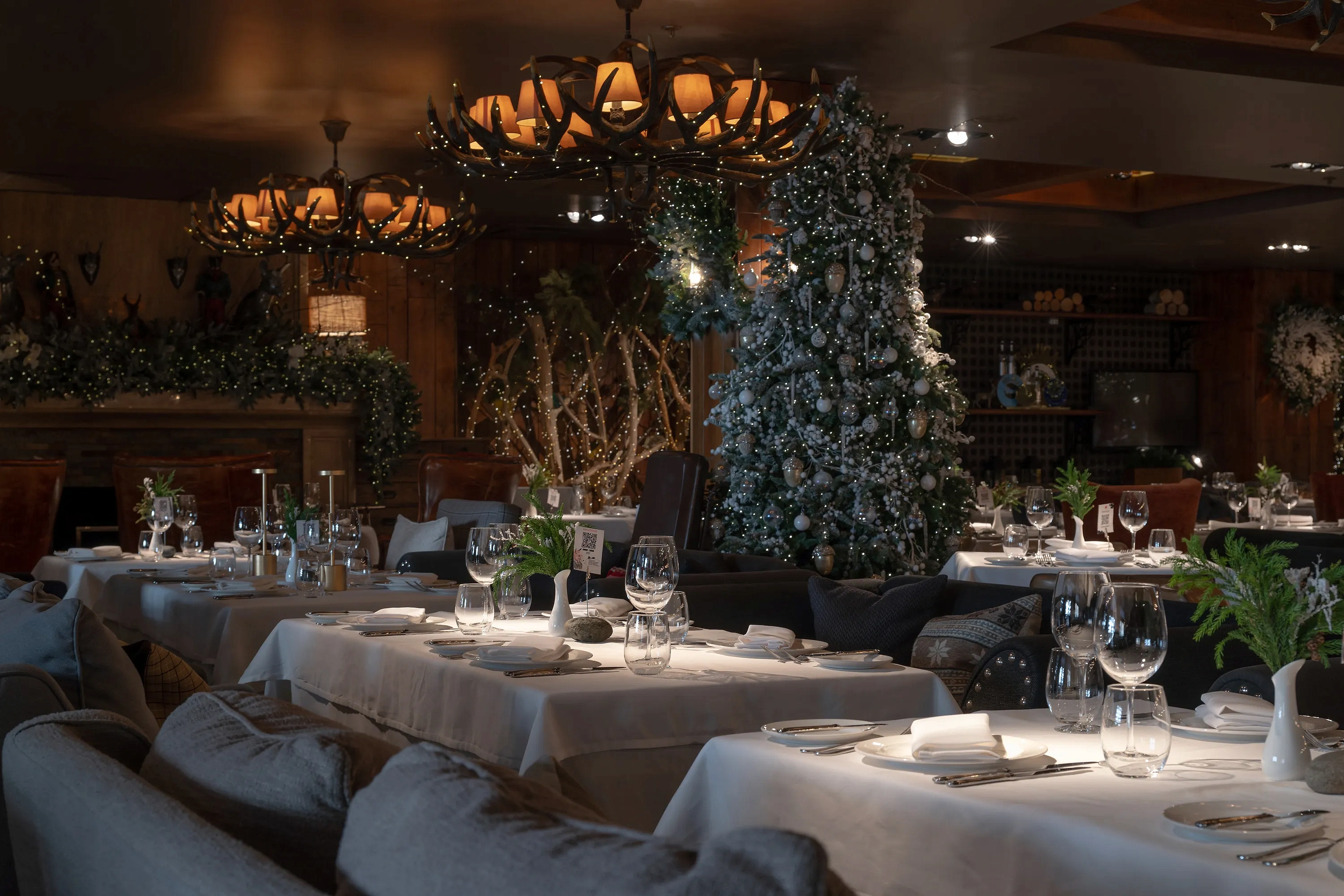 Новогодняя ночь в Red Fox, фото 2 - круглогодичный курорт «Роза Хутор»