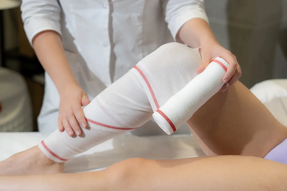 Бандажное обертывание FABBRIMARINE с прессотерапией в клинике Rosa Springs, фото 3 - круглогодичный курорт «Роза Хутор»