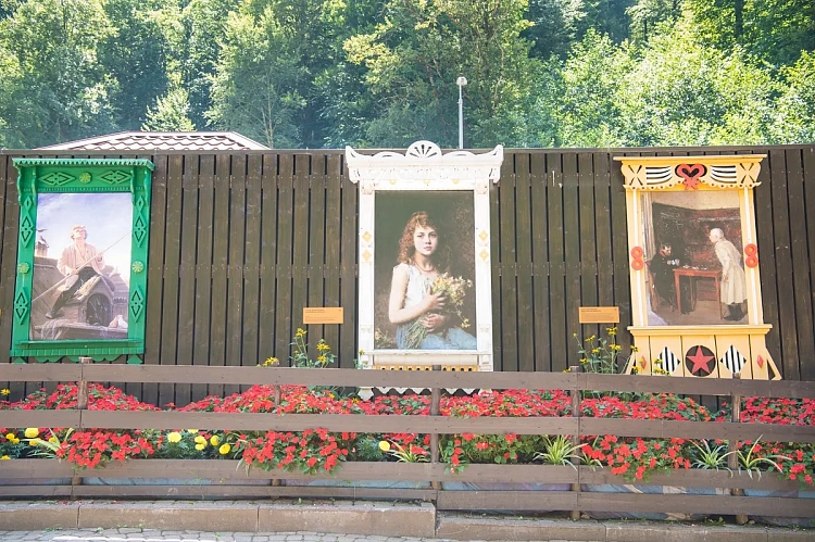 Выставка старинных резных наличников открылась в этнографическом комплексе «Моя Россия», фото 2 - круглогодичный курорт «Роза Хутор»