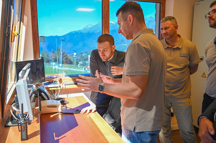 «Роза Хутор» представил первую российскую автоматизированную систему управления канатными дорогами, фото 3 - круглогодичный курорт «Роза Хутор»