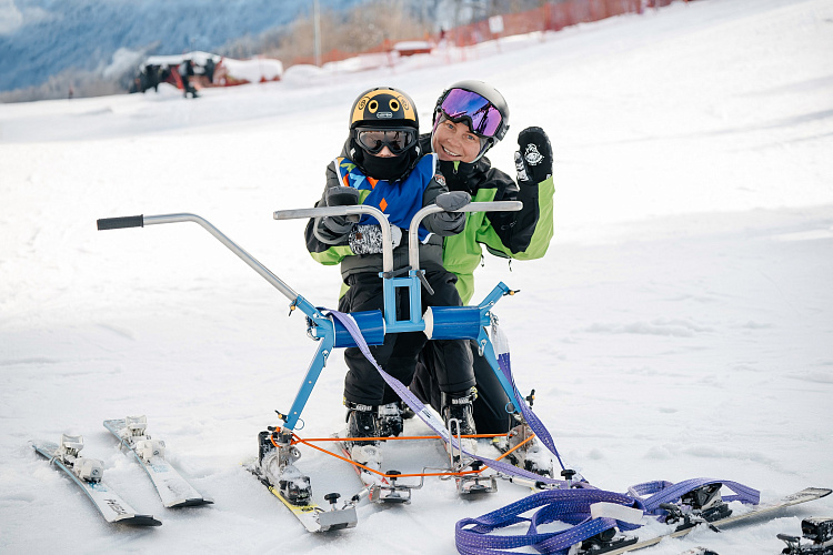 Когда спорт становится терапией: на «Роза Хутор» детям с ограниченными возможностями помогают горные лыжи, фото 2 - круглогодичный курорт «Роза Хутор»