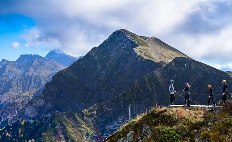 Обновили лучшую обзорную площадку горного кластера Сочи - Роза Пик, фото 5 - круглогодичный курорт «Роза Хутор»